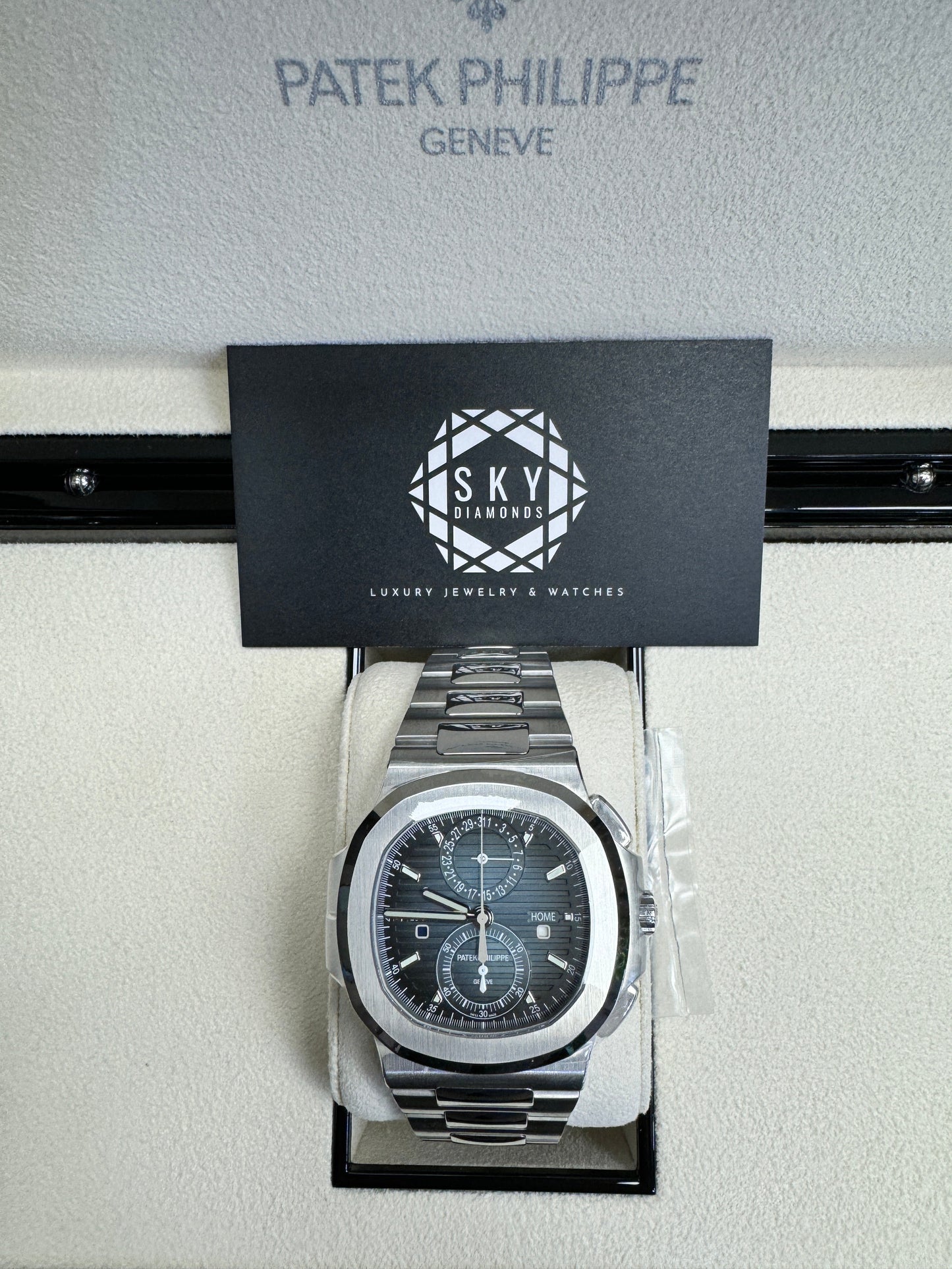 Patek Philippe Nautilus Self-Winding | 5990-1A-011 | Blue Dial