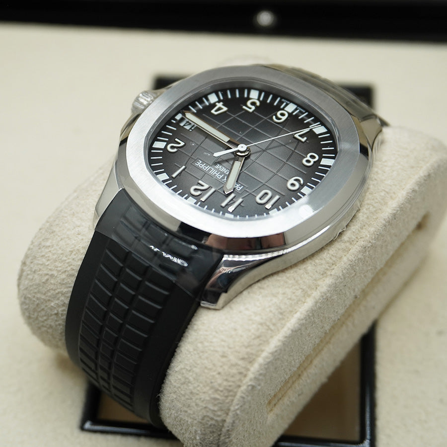Patek Philippe Aquanaut 40mm 5167A Black Dial