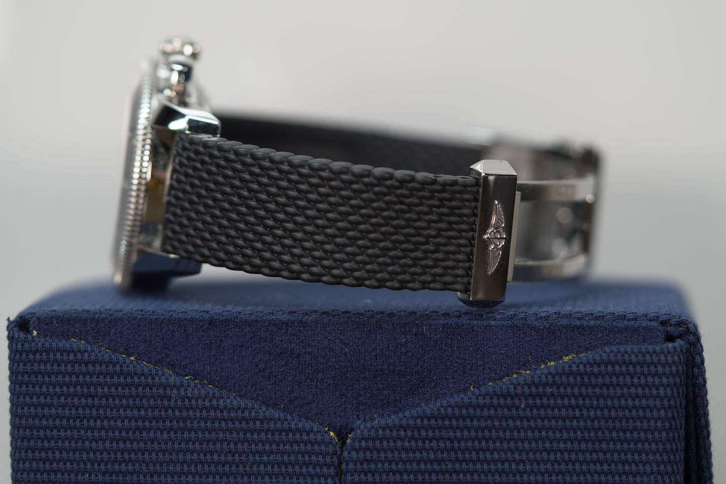 Breitling Superocean Heritage B01 Chronograph 44 mm Black And Blue Dial Stainless Steel Rubber Black Strap AB0162121C1S1