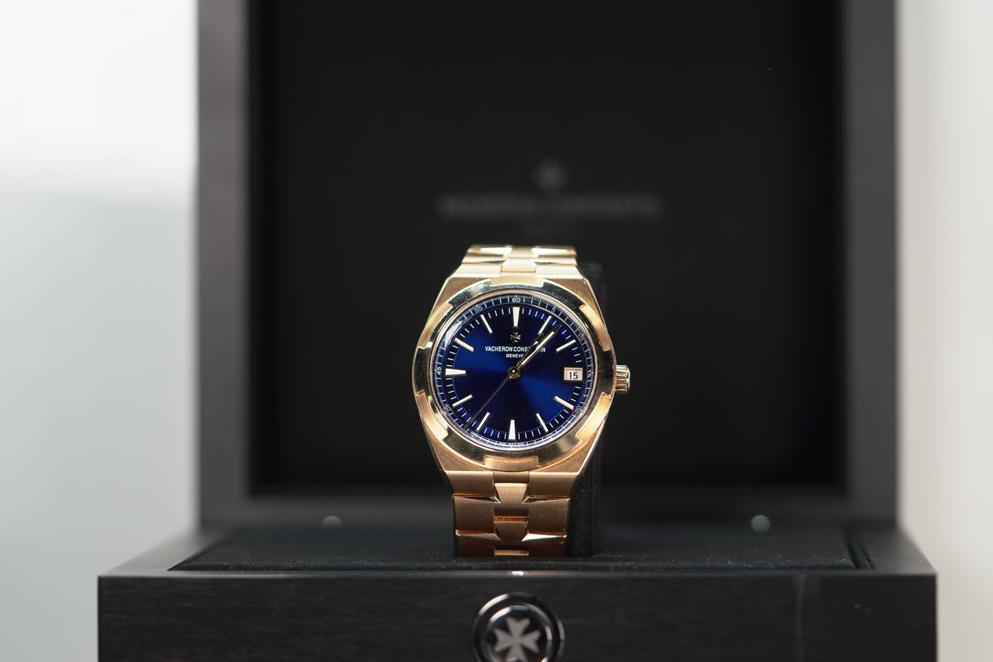 Vacheron Constantin Overseas self-winding 34.5 mm Blue Dial 18K Pink Gold Bracelet 4600V/200R-B979