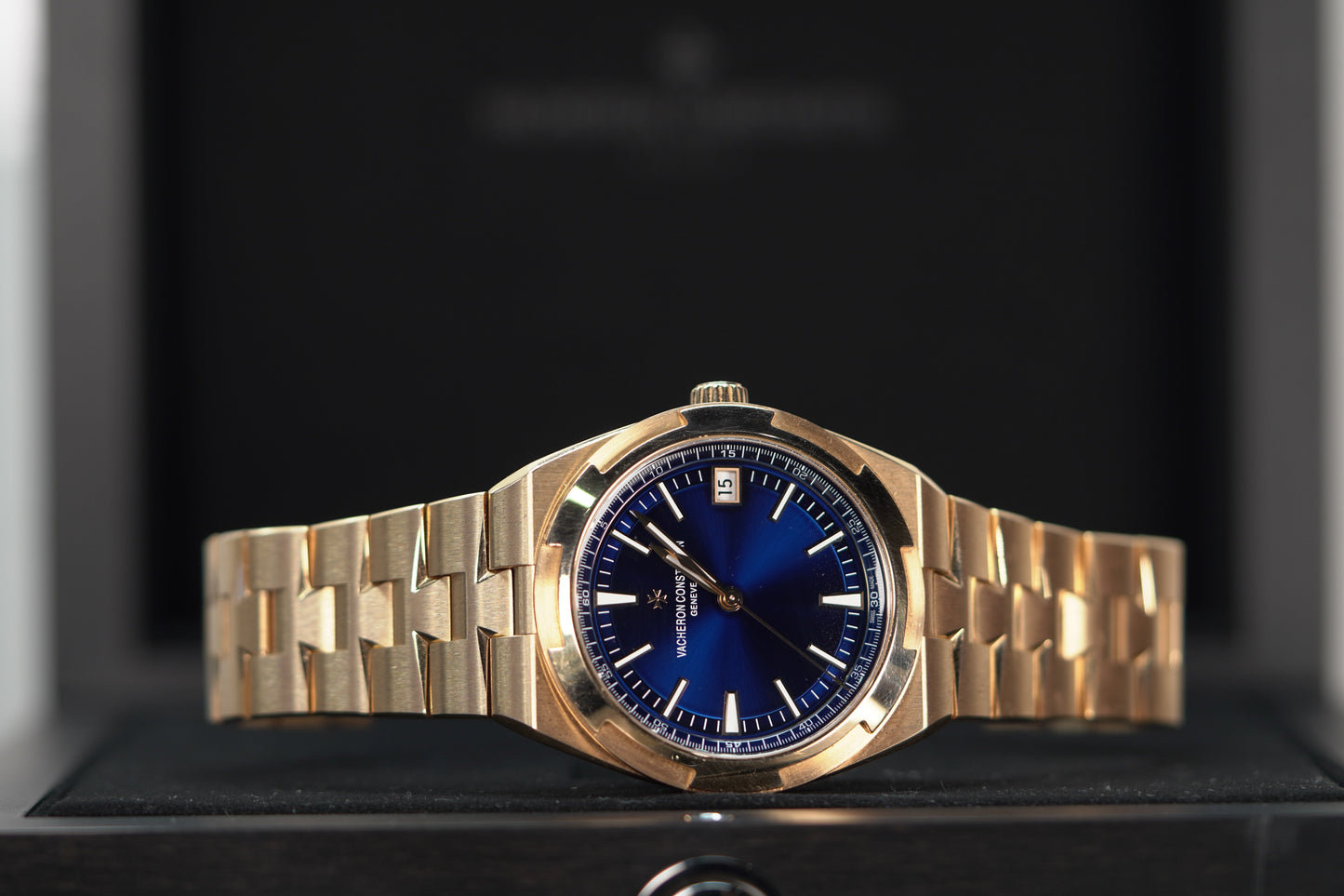 Vacheron Constantin Overseas self-winding 34.5 mm Blue Dial 18K Pink Gold Bracelet 4600V/200R-B979
