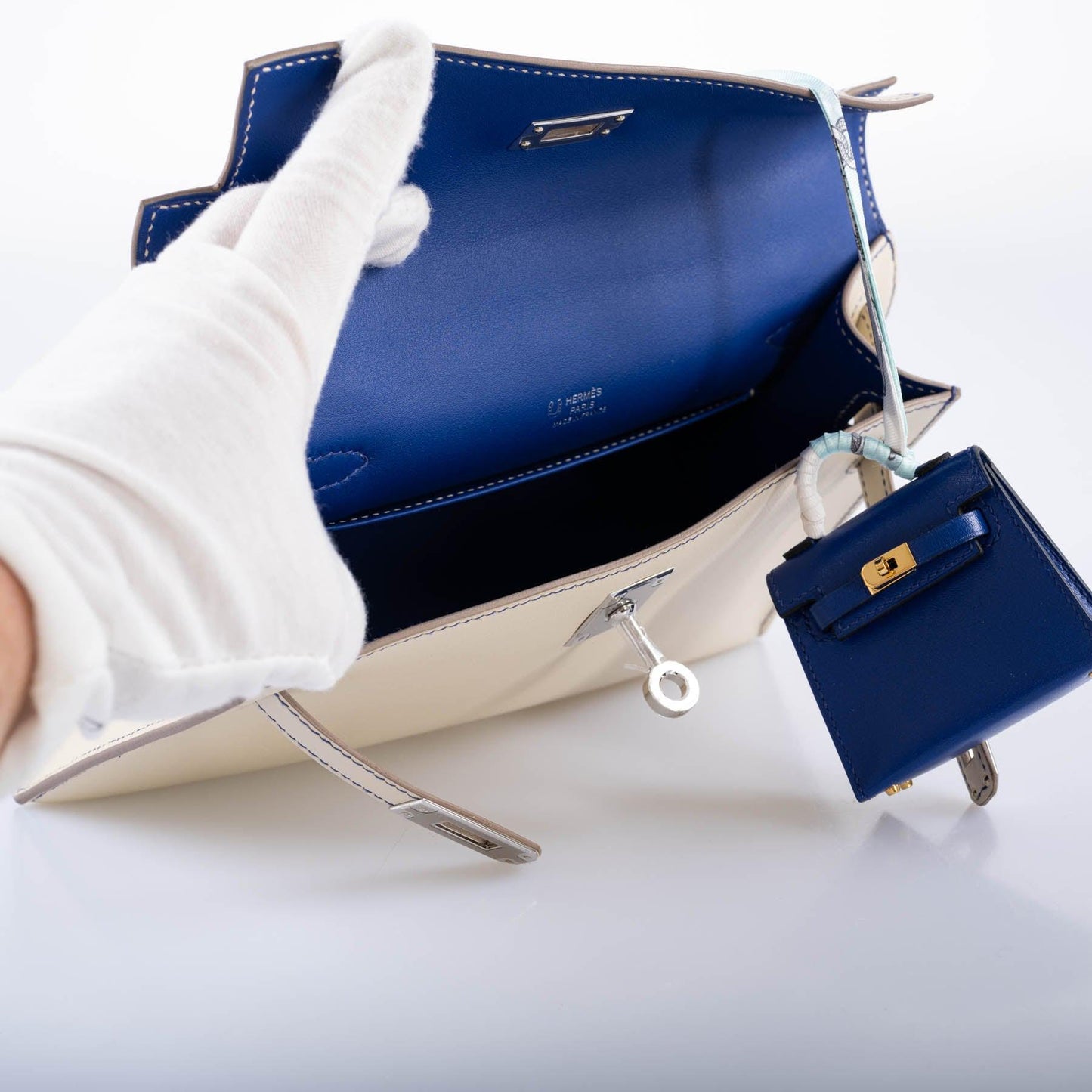 Hermès HSS Kelly Pochette Craie & Blue Electric Swift with Palladium Hardware - 2021, Z