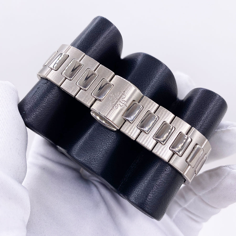 Patek Philippe Nautilus Quartz 32mm 7010/1G-010 Grey Dial Pre-Owned