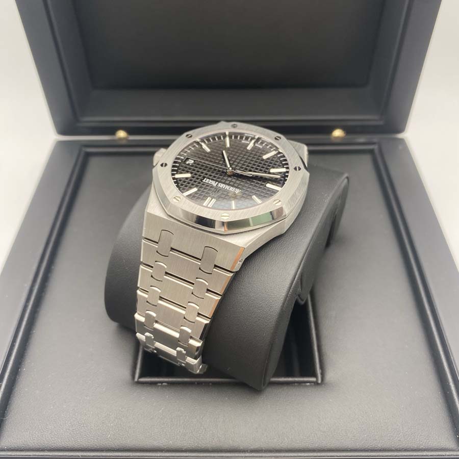Audemars Piguet Royal Oak 41mm 15500ST.OO.1220ST.03 Black Dial Pre-Owned
