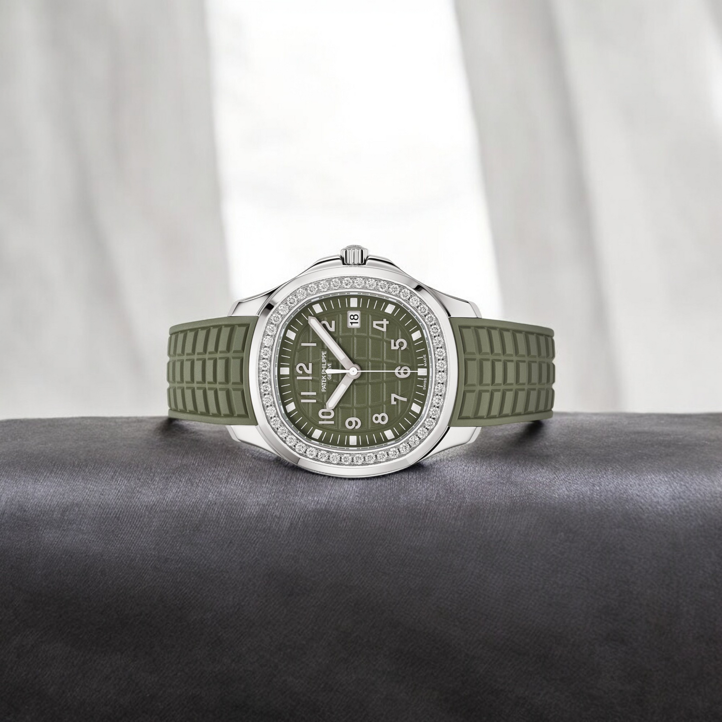 Patek Philippe - Aquanaut - Khaki Green Dial - 5267/200A-011 - 2025