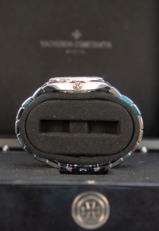 Vacheron Constantin Overseas quartz 33 mm Black Dial with Diamonds Stainless Steel Bracelet 1205V/100A-B591