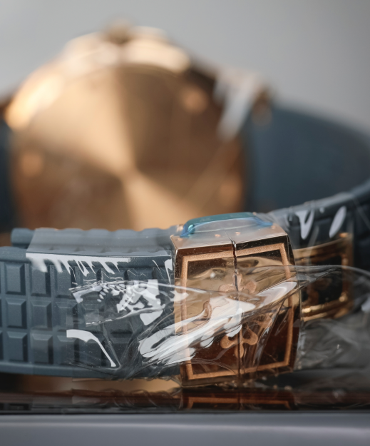 Patek Philippe Aquanaut 38.8 mm Blue Dial 18K Rose Gold Rubber Strap 5269R-001