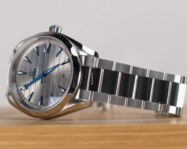 OMEGA Seamaster Aqua Terra 41 mm Grey Dial Stainless Steel Bracelet 220.10.41.21.06.001