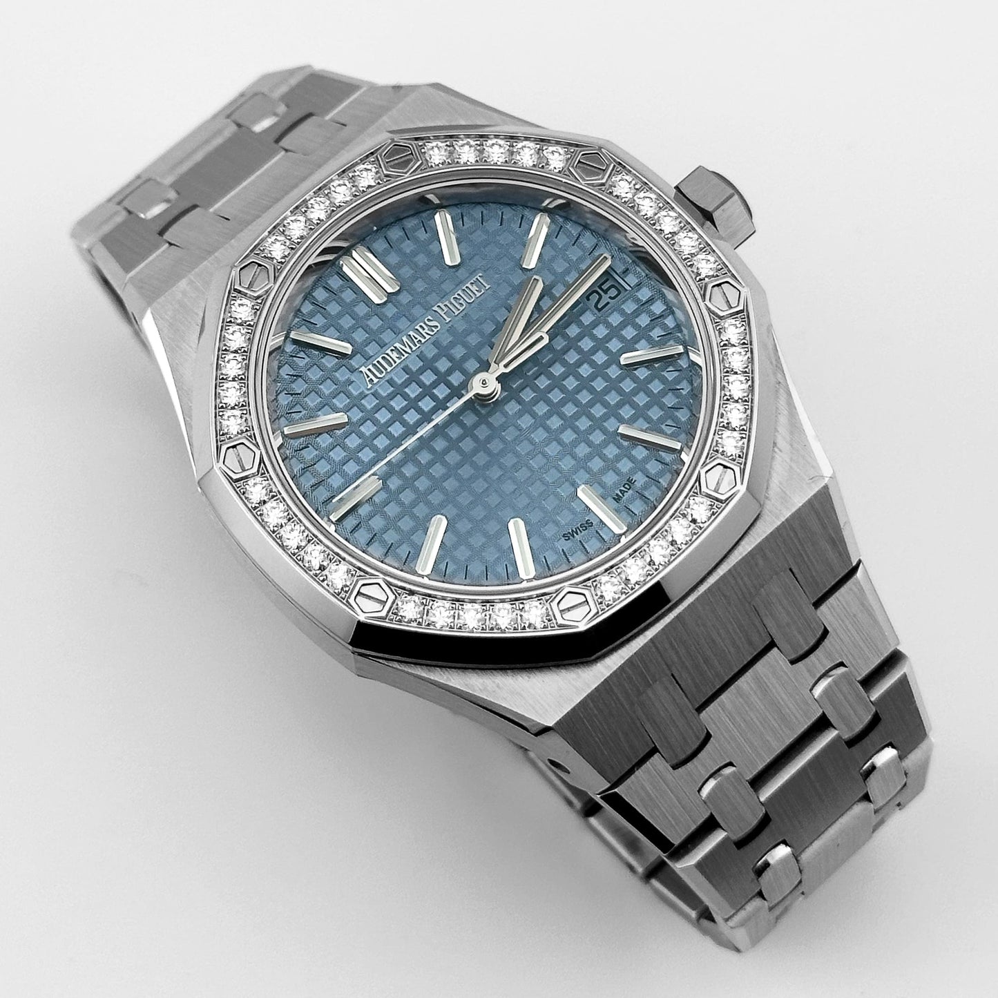 Audemars Piguet Royal Oak 15551ST.ZZ.1356ST.04 Selfwinding Stainless Steel Ice Blue Dial Diamond Bezel (2024)