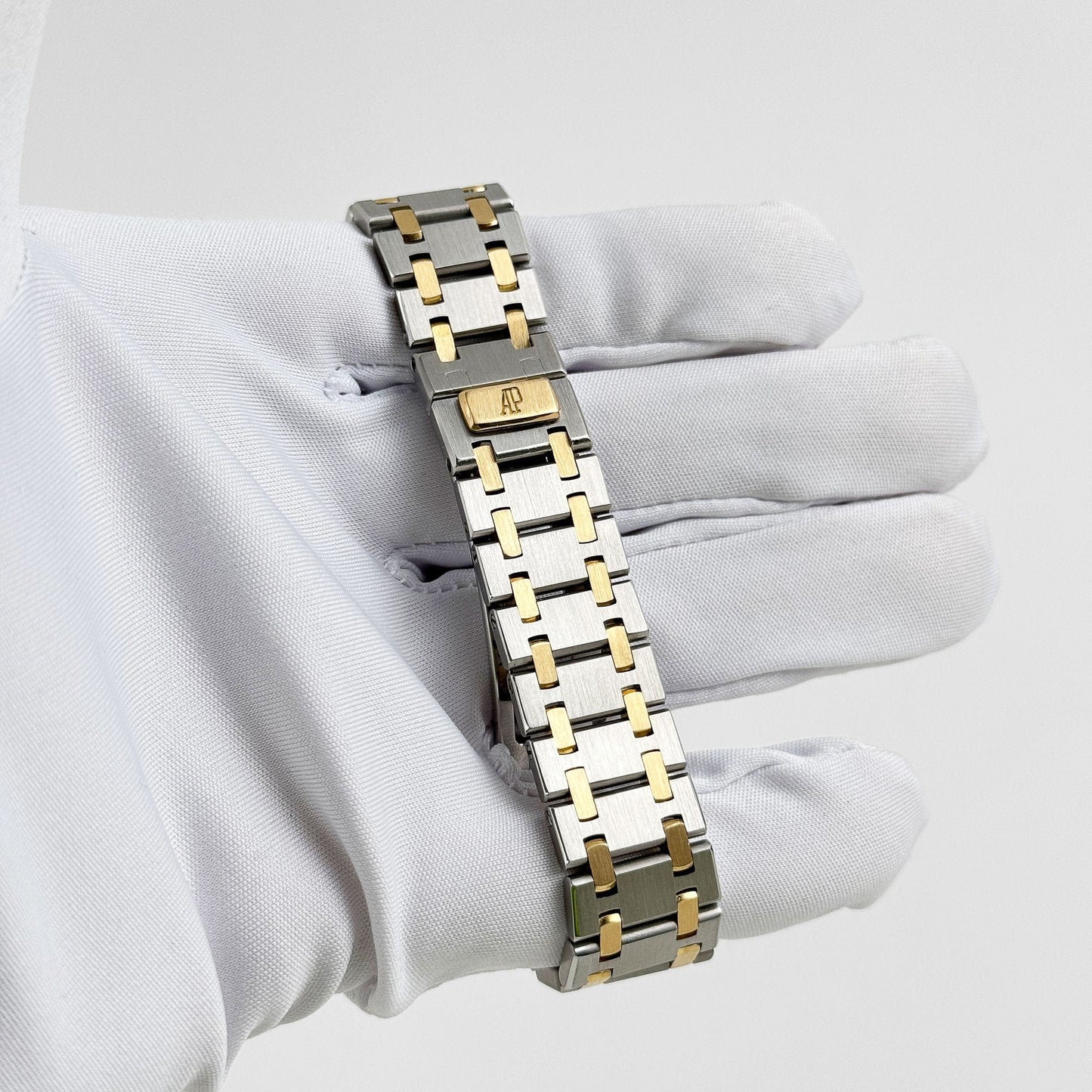 Audemars Piguet Royal Oak 25594SA.OO.0789SA.01 Day-Date Moonphase Yellow Gold Stainless Steel Silver Dial (1994)