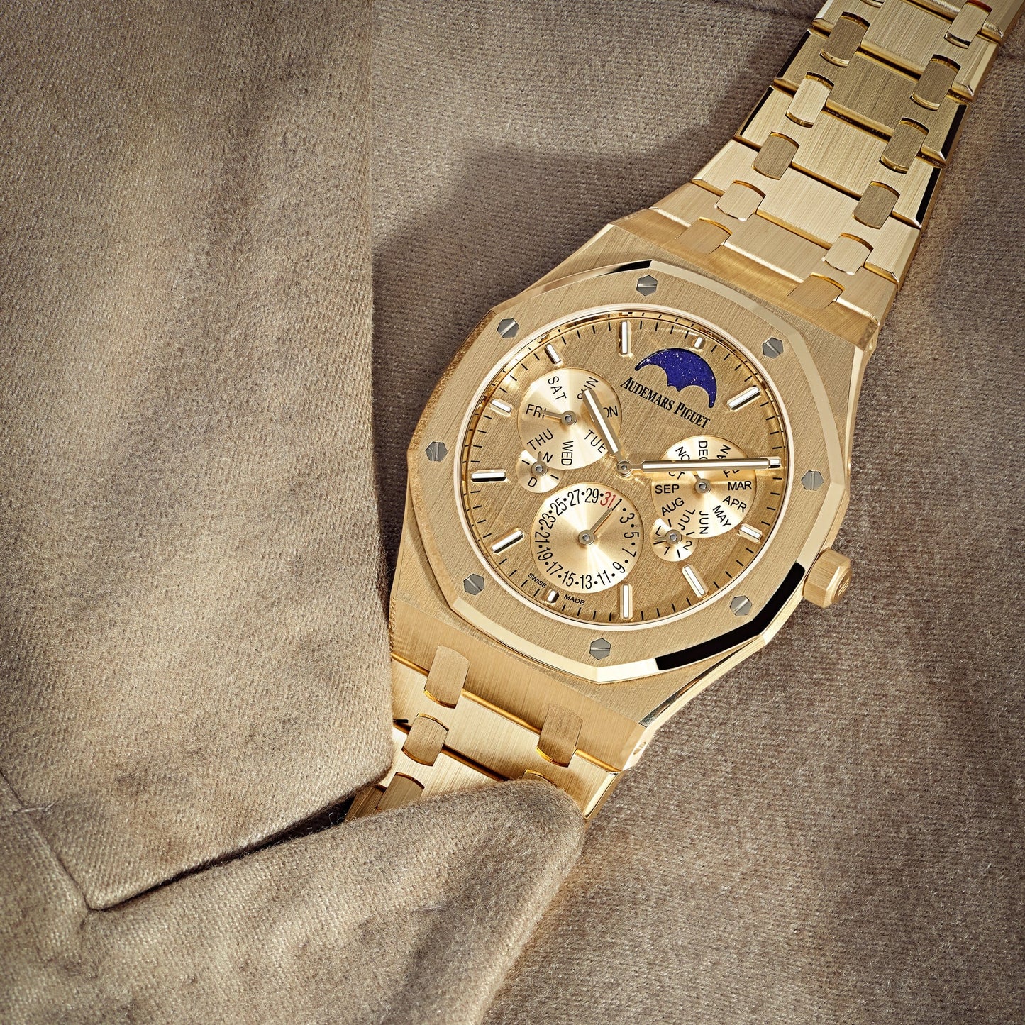Audemars Piguet Royal Oak 26586BA.OO.1240BA.99 Perpetual Calendar Ultra-Thin Yellow Gold Champagne Dial Limited Edition of 88 (2024)