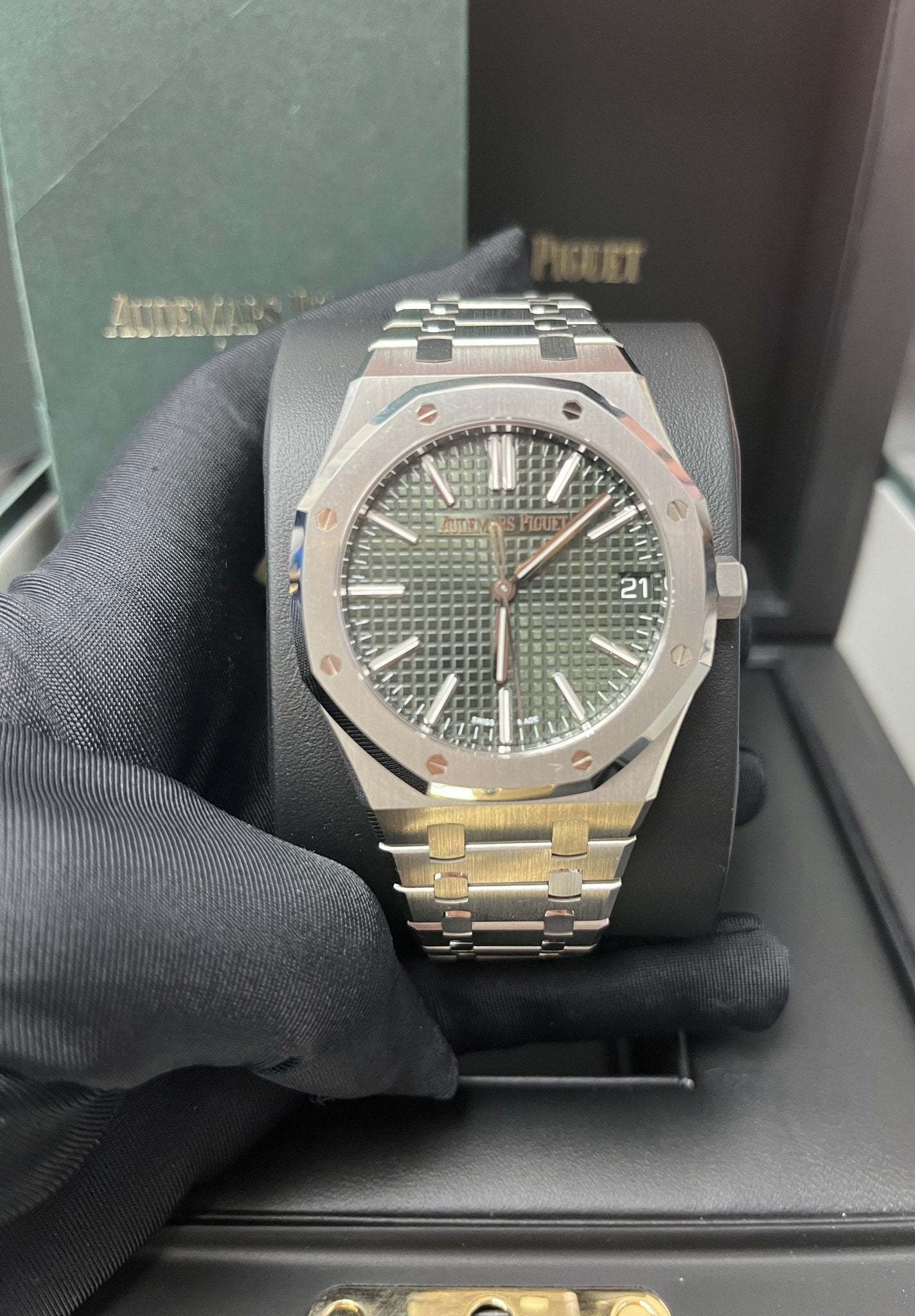 Audemars Piguet Royal Oak "50th Anniversary" Green Dial 15510ST.OO.1320ST.04