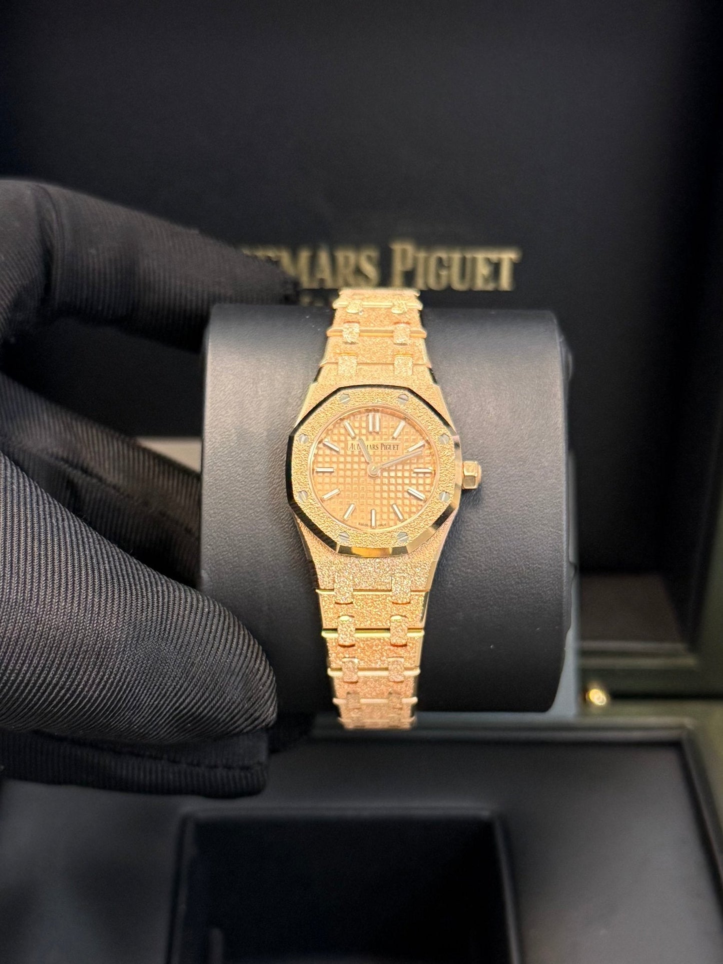 Audemars Piguet ROYAL OAK MINI FROSTED GOLD QUARTZ Ref. 67630OR.GG.1312OR.01