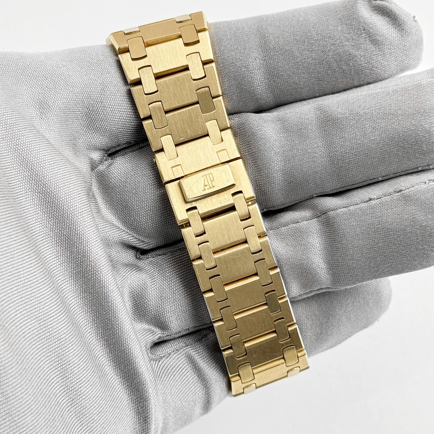 Audemars Piguet Royal Oak Perpetual Calendar 25654BA.OO.0944BA.01 Yellow Gold Gold Dial (1989)