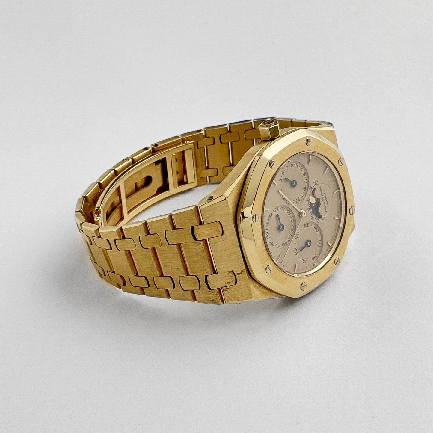 Audemars Piguet Royal Oak Perpetual Calendar 25654BA.OO.0944BA.01 Yellow Gold Gold Dial (1989)