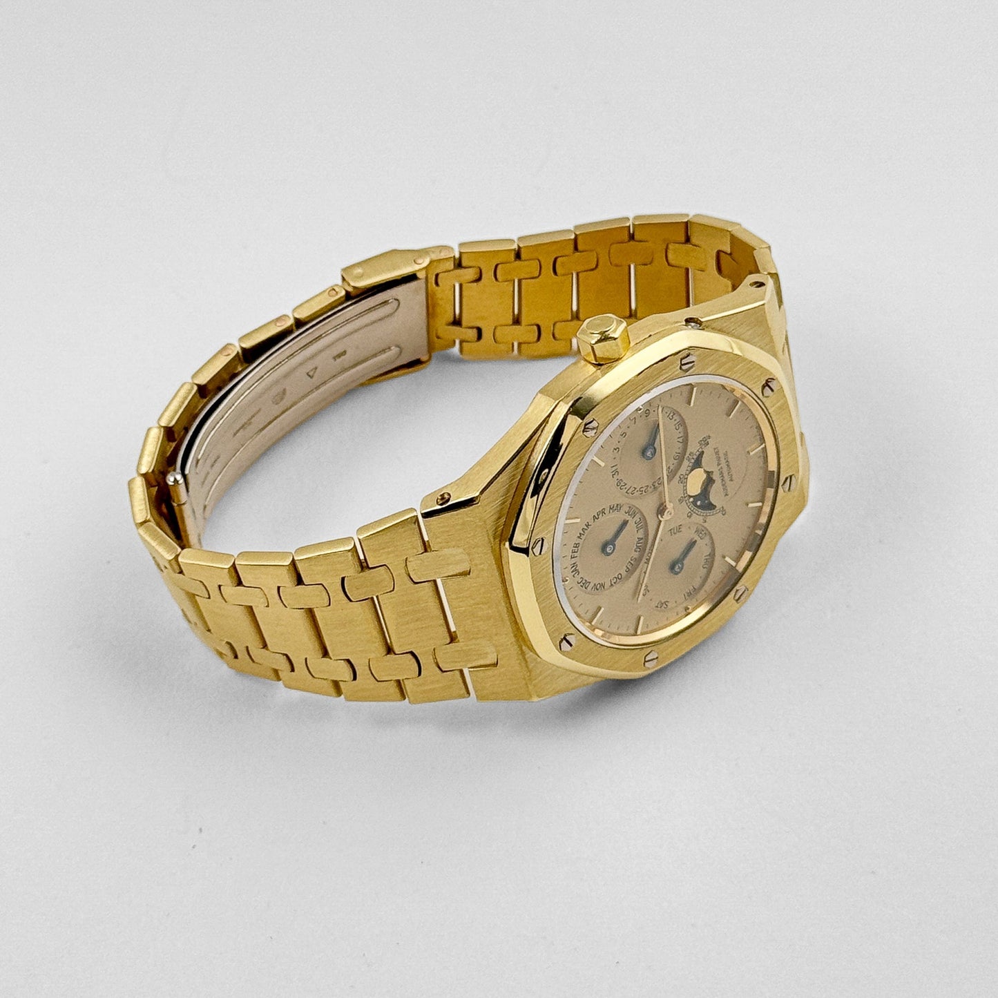 Audemars Piguet Royal Oak Perpetual Calendar 25654BA.OO.0944BA.01 Yellow Gold Gold Dial (1989)