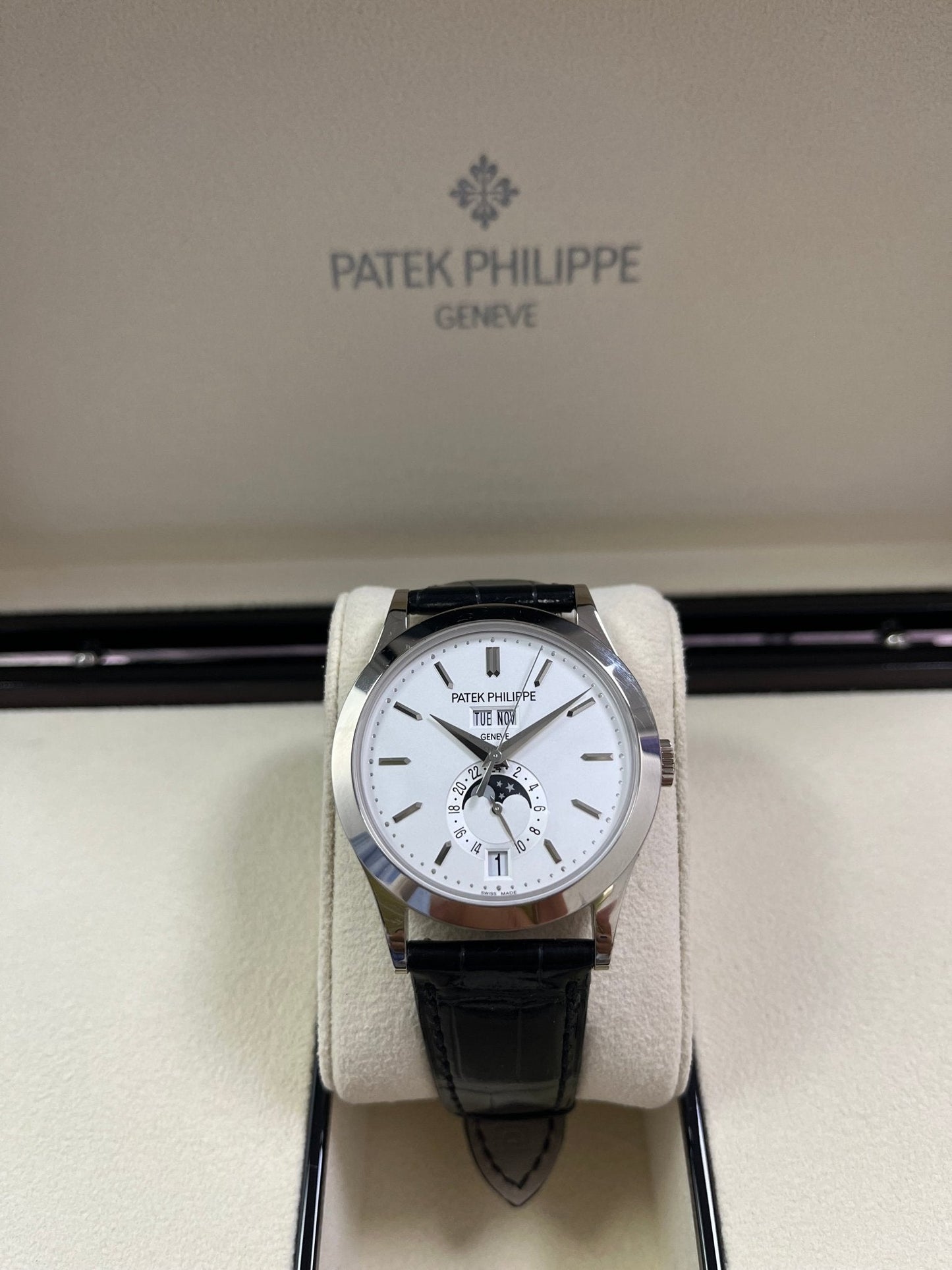 Patek Philippe Annual Calendar COMPLICATIONS White Gold 5396G-011