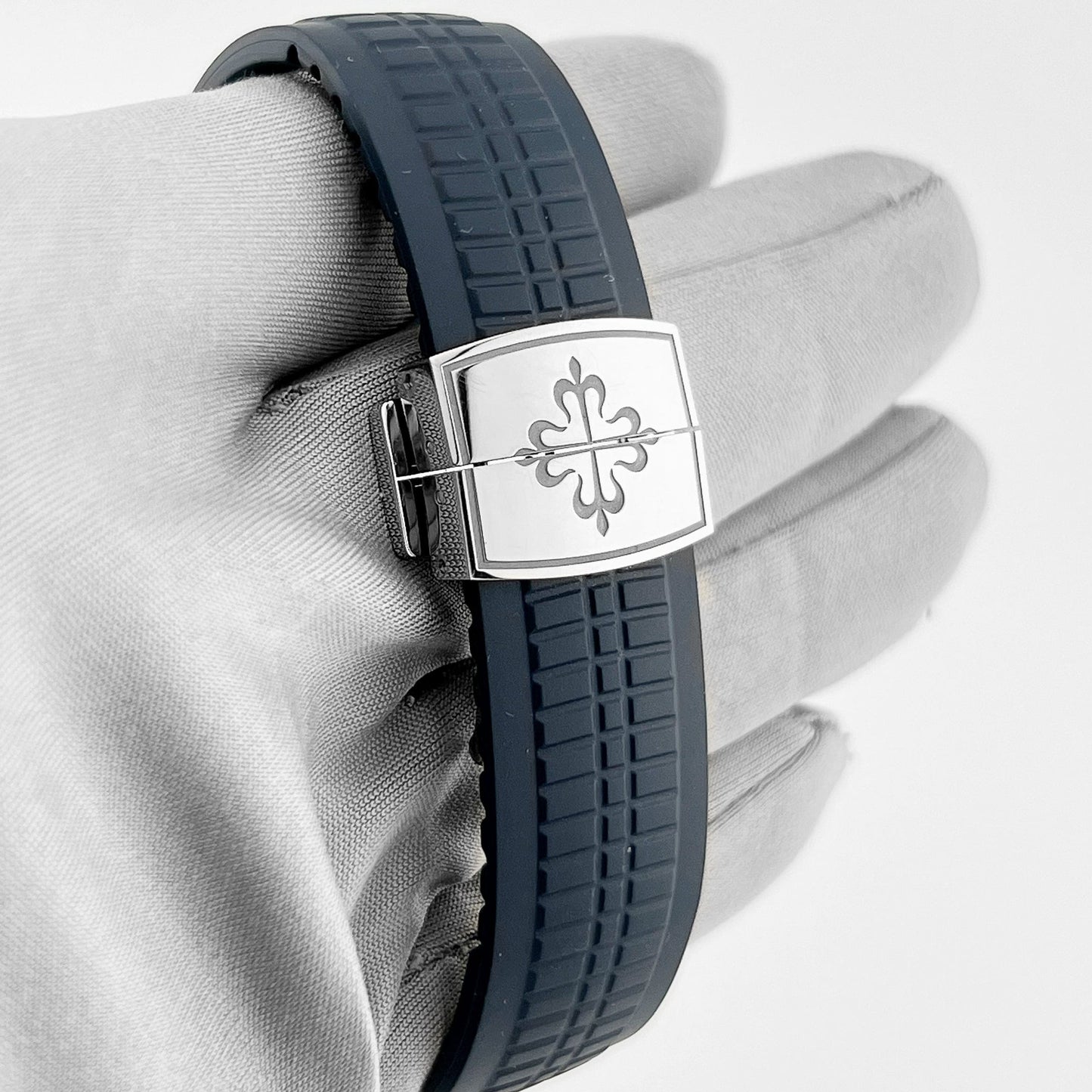 Patek Philippe Aquanaut 5968G-001 White Gold Blue Dial (2022)