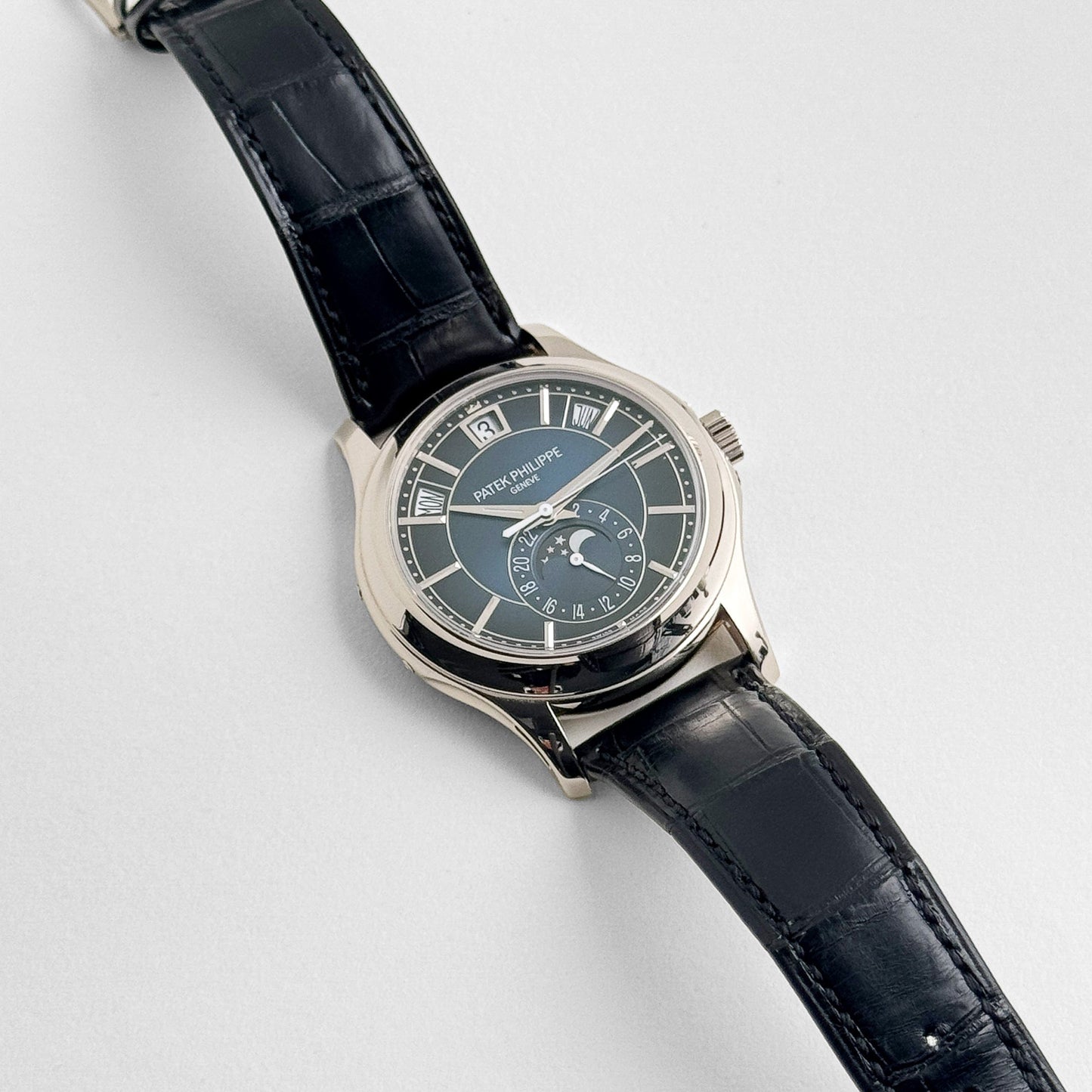 Patek Philippe Complications 5205G-013 Annual Calendar White Gold Blue Dial (2020)