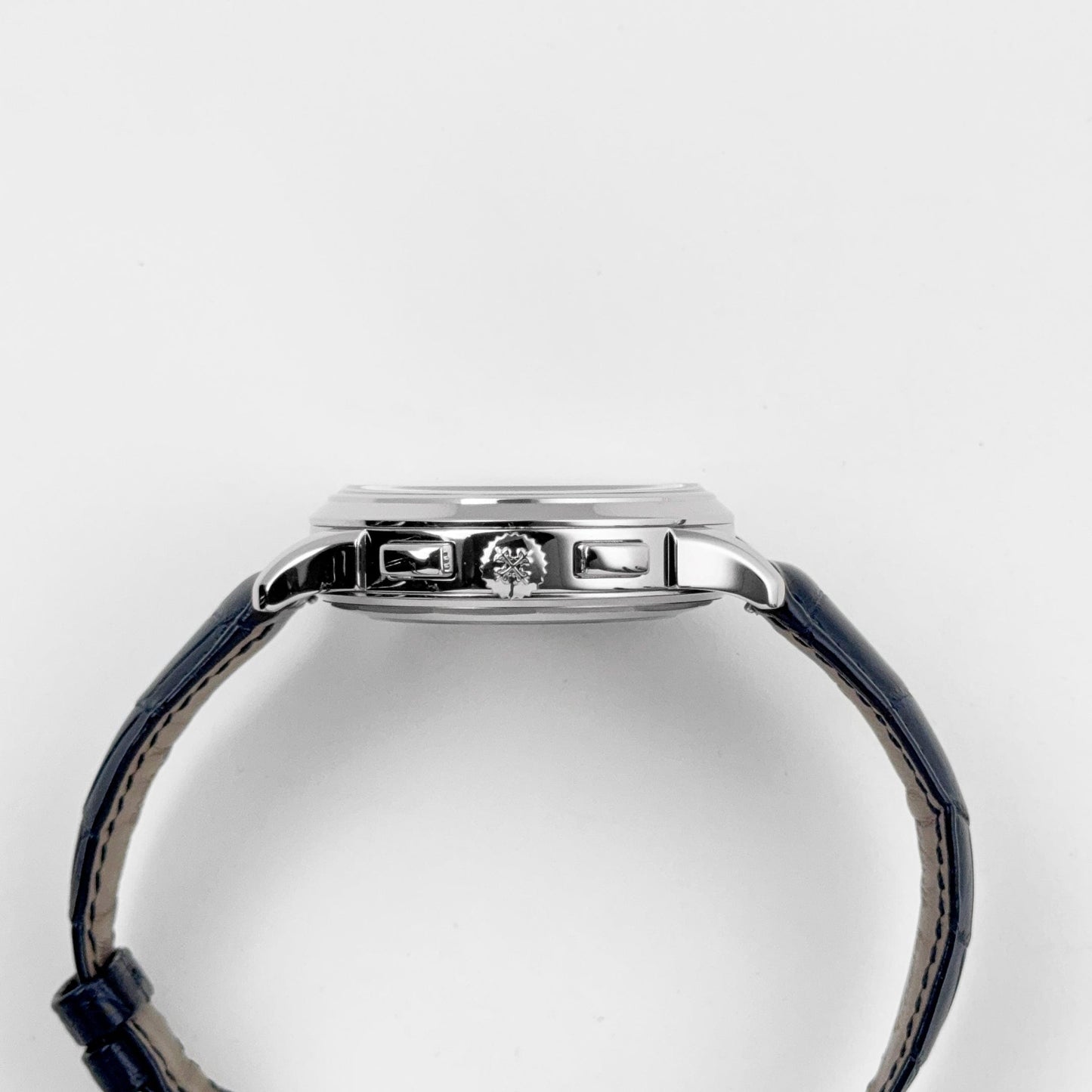 Patek Philippe Complications 5930G-010 World Time Flyback Chronograph White Gold Blue Dial (2019)