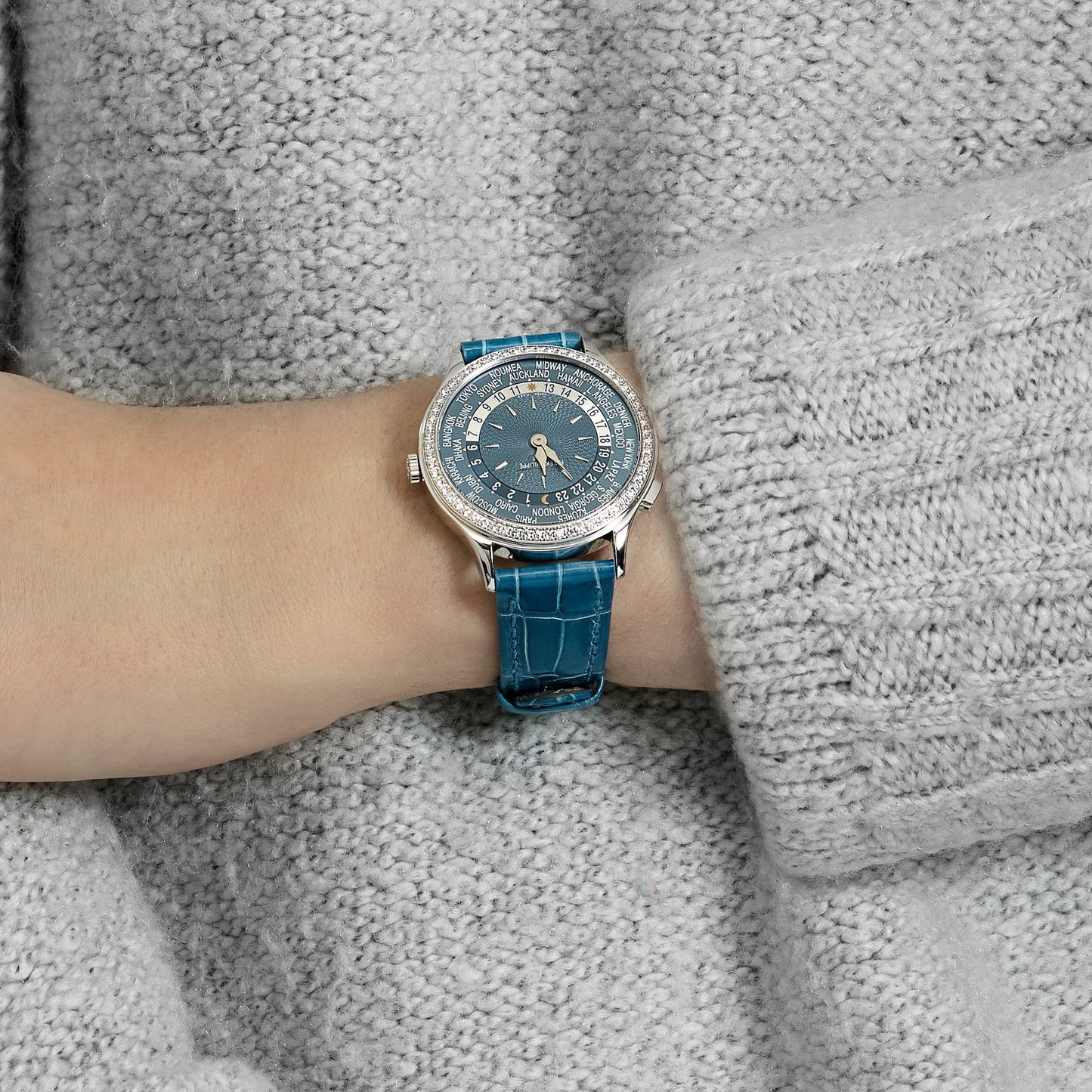 Patek Philippe Complications 7130G-016 Ladies World Time l White Gold Gray-Blue Dial Diamond Bezel (2024)