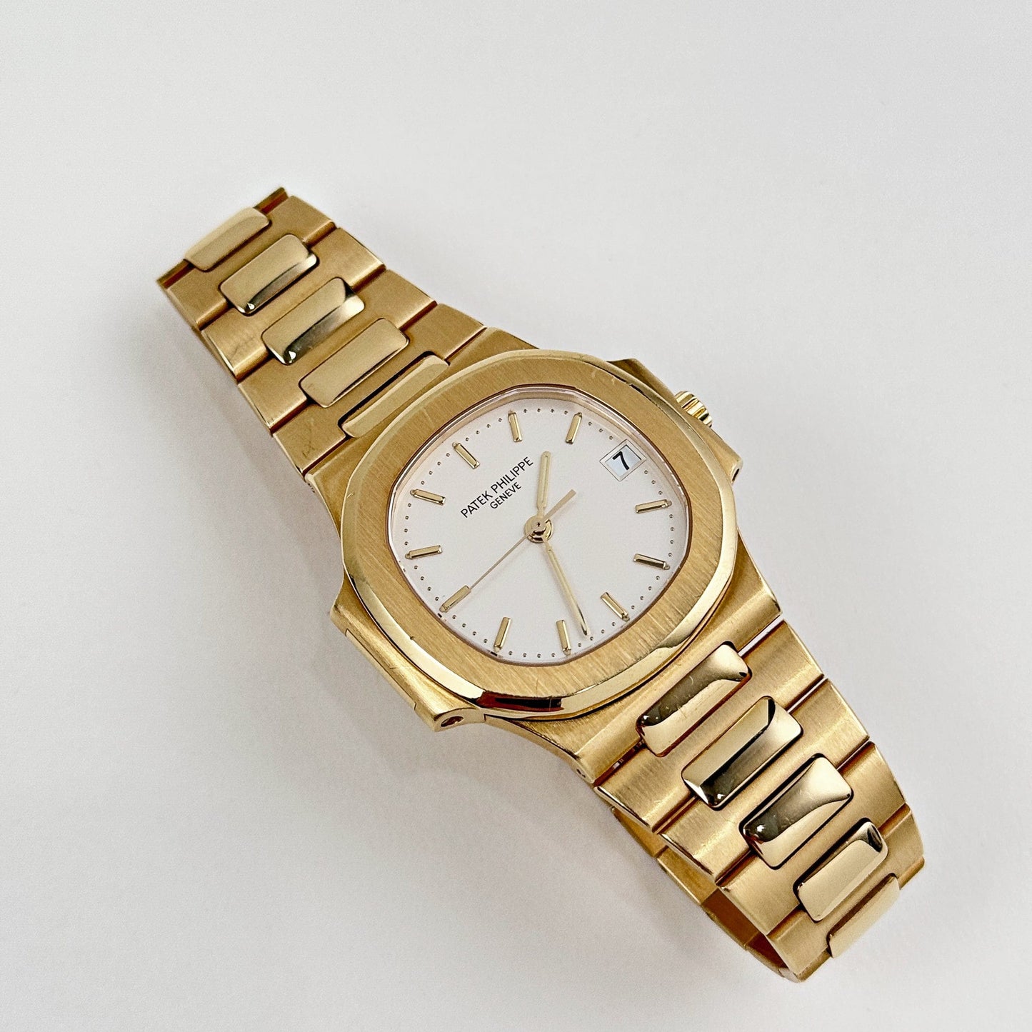 Patek Philippe Nautilus 3800/1J-001 Yellow Gold White Dial (2000)
