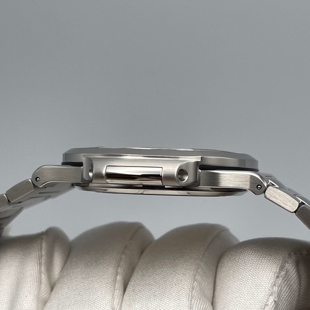 Patek Philippe Nautilus 5711/1300A Stainless Steel Green Dial Diamond Bezel