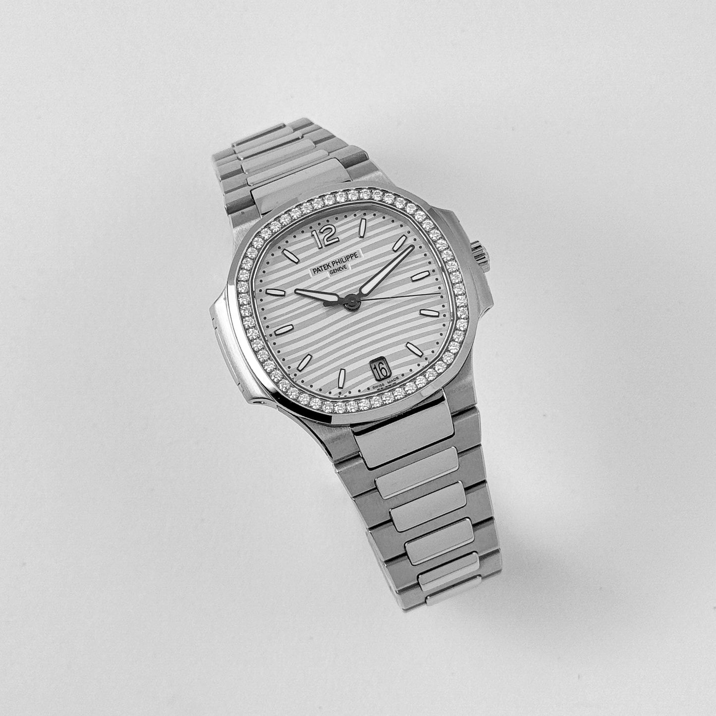 Patek Philippe Nautilus 7118/1200A-010 'Ladies' Stainless Steel Silver Dial Diamond Bezel (2024)