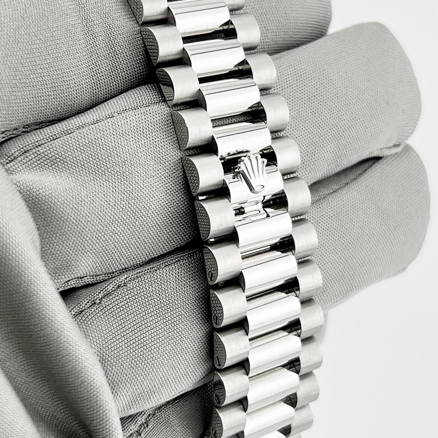 Rolex Day-Date 40 228236 Platinum Pavé Diamond Dial (2023)