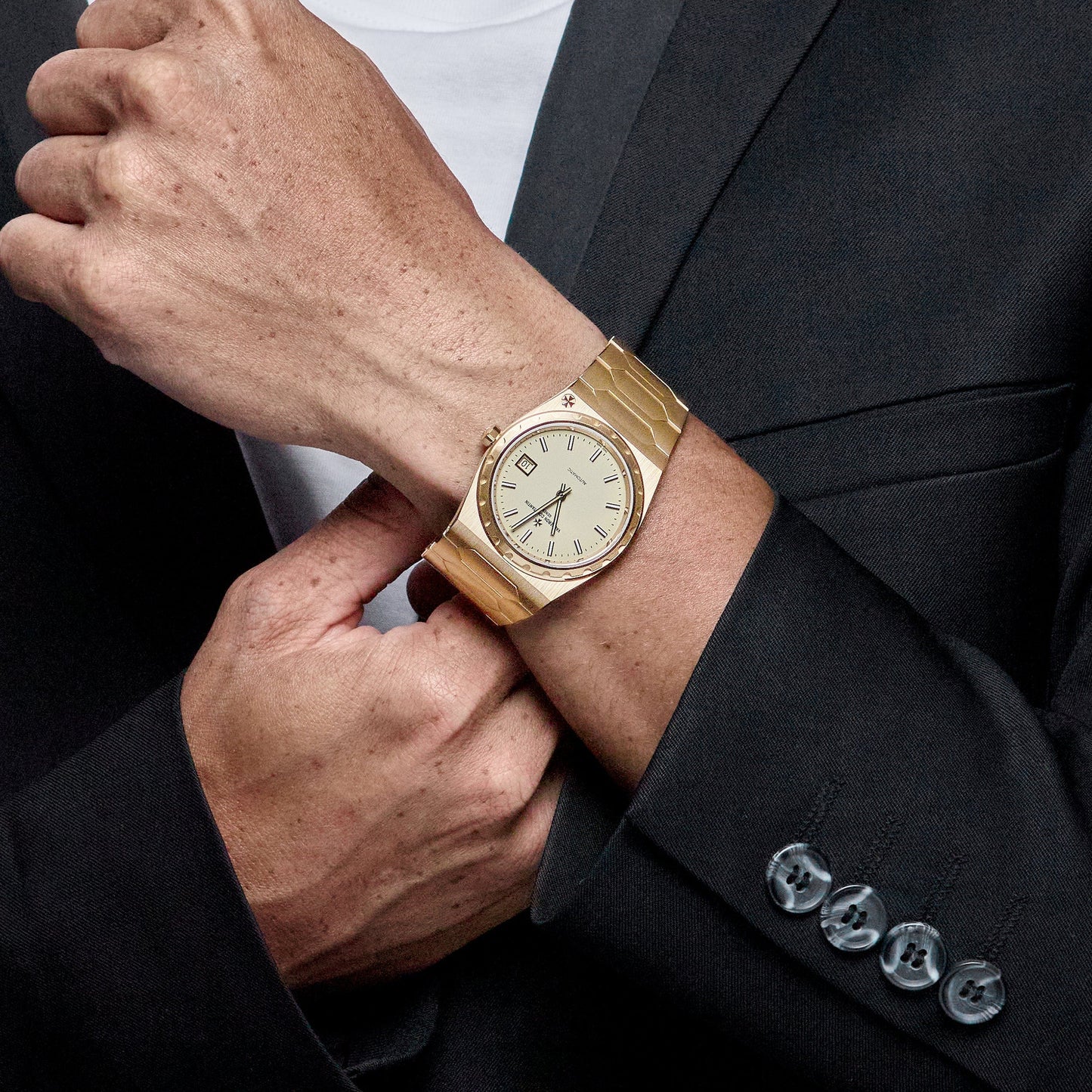 Vacheron Constantin Historiques '222' 4200H/222J-B935 Yellow Gold Champagne Dial (2023)