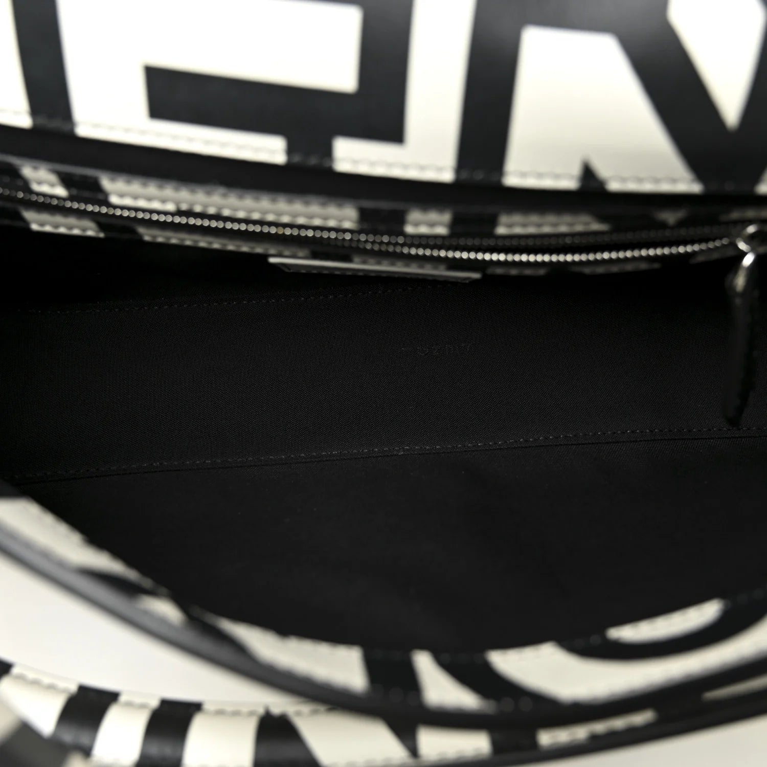 X MARC JACOBS Vitello Seta Logo Print Baguette White Black