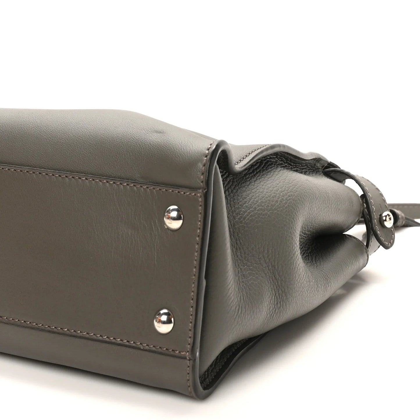 Vitello Seta Shiny Nappa Medium Peekaboo Iconic Satchel Carbone Grigio Polvere