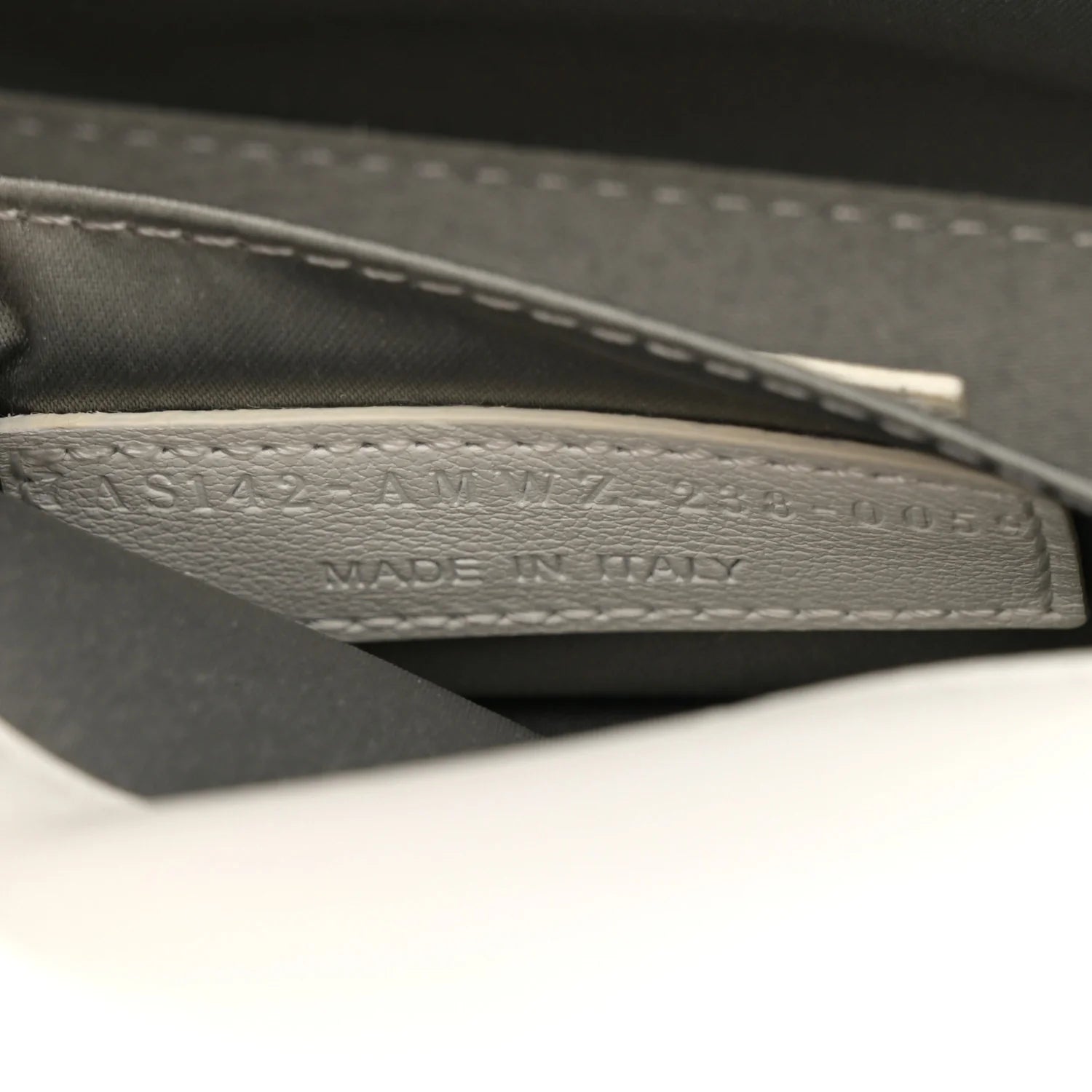 X MARC JACOBS Nappa Logo Phone Baguette White Black