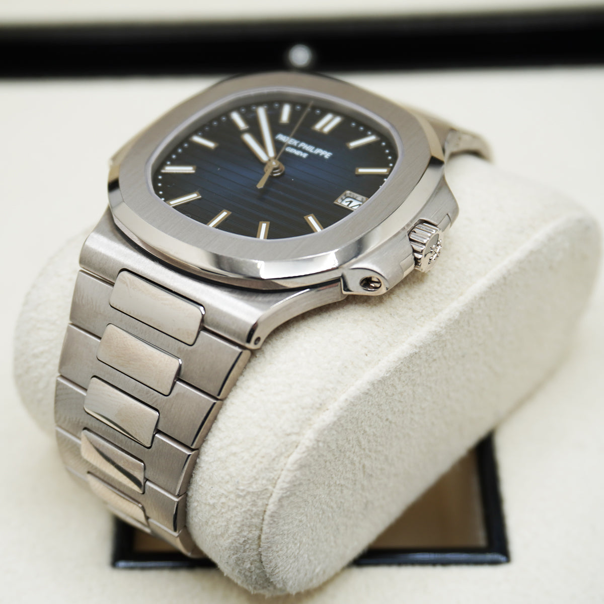 Patek Philippe Nautilus Self-Winding 41mm 5811-1G-001 Blue Dial