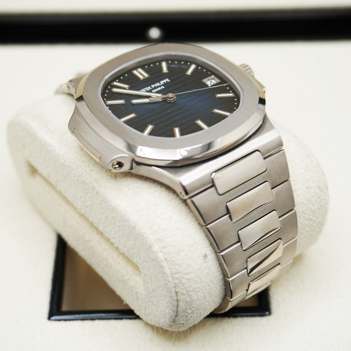 Patek Philippe Nautilus Self-Winding 41mm 5811-1G-001 Blue Dial