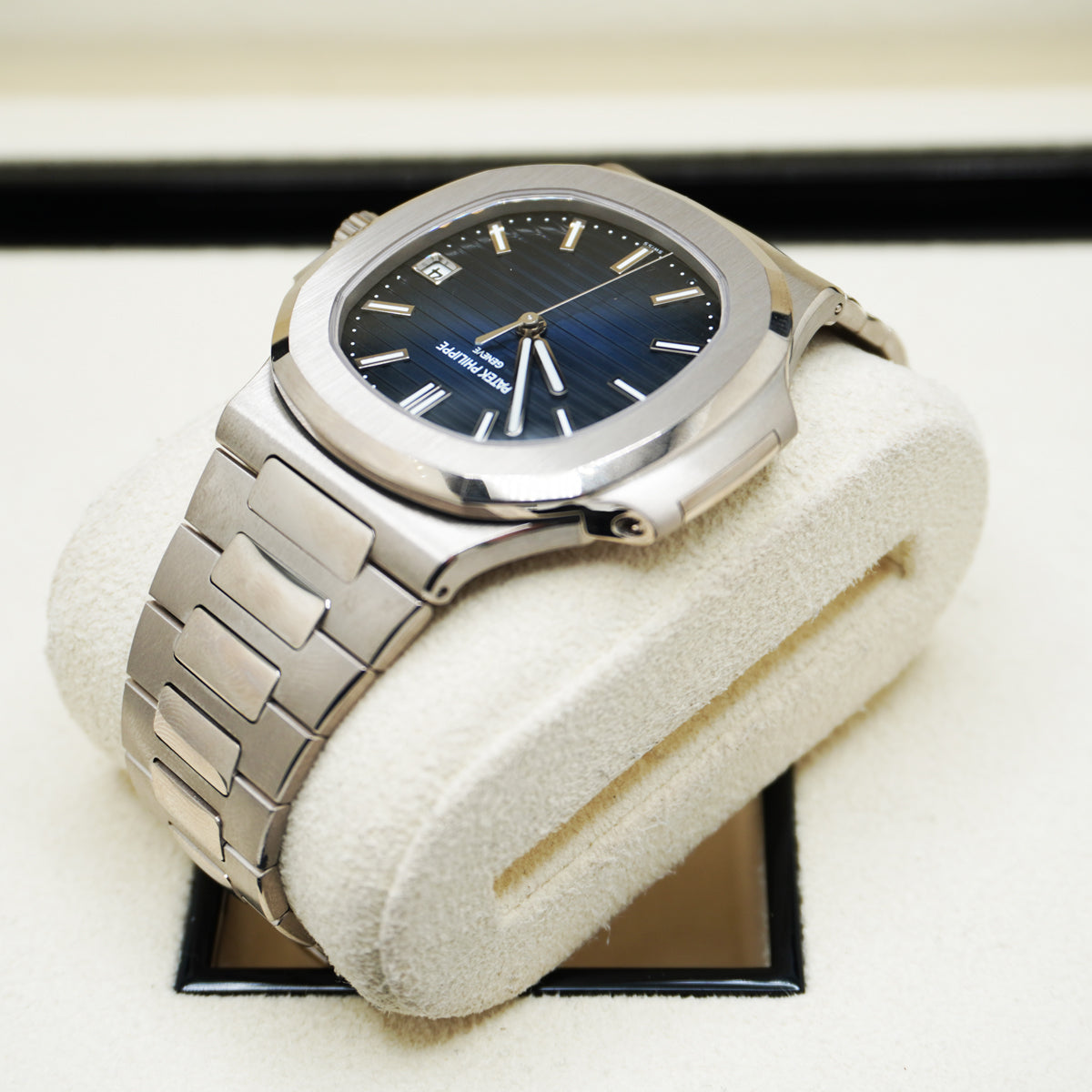 Patek Philippe Nautilus Self-Winding 41mm 5811-1G-001 Blue Dial