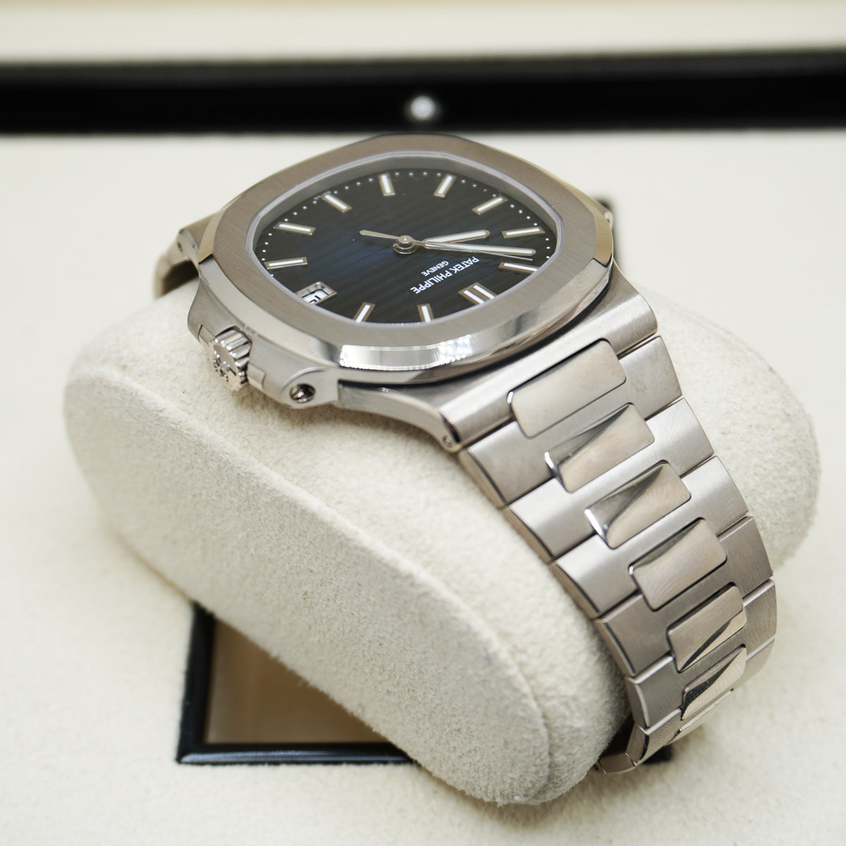 Patek Philippe Nautilus Self-Winding 41mm 5811-1G-001 Blue Dial