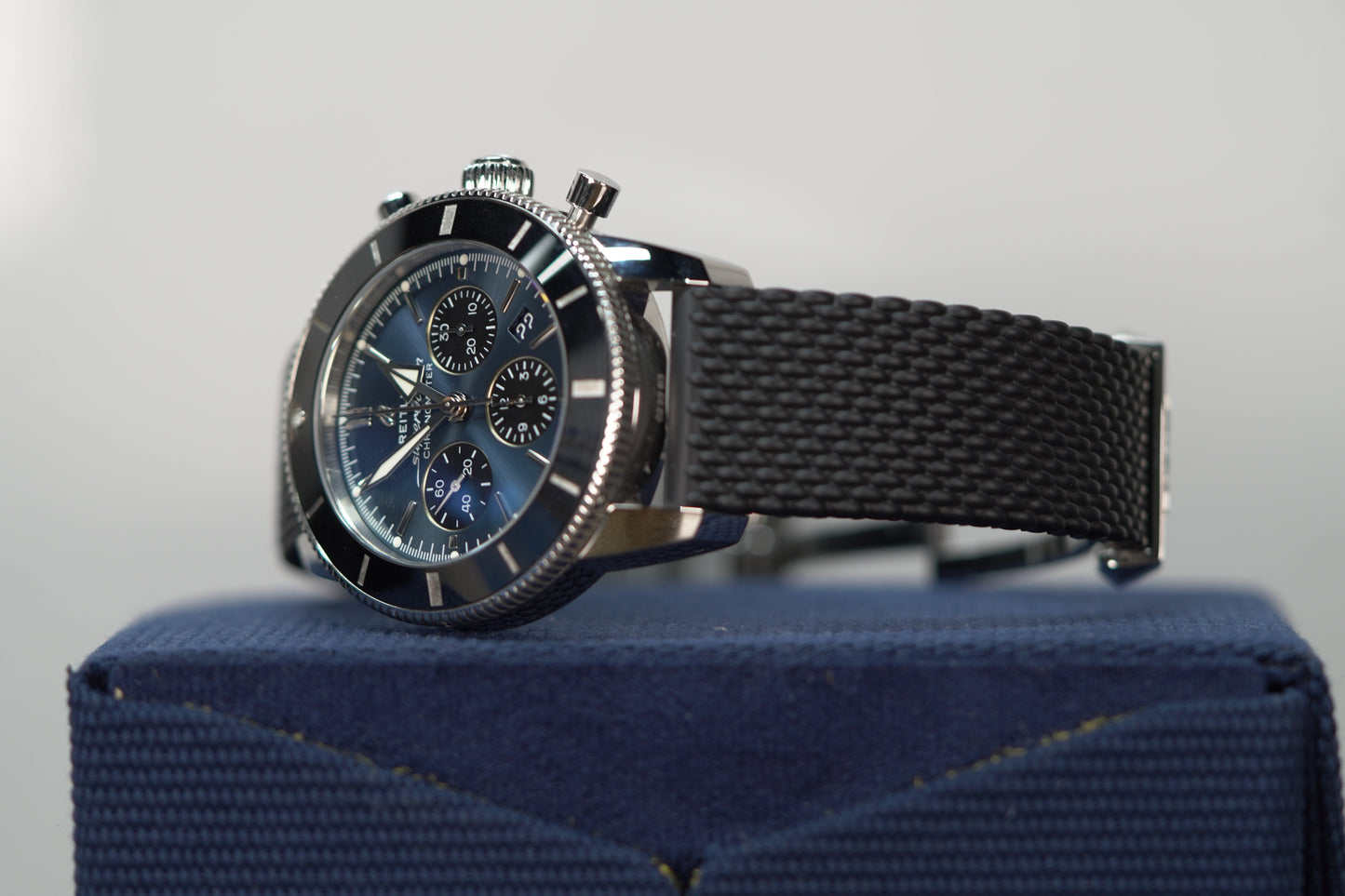 Breitling Superocean Heritage B01 Chronograph 44 mm Black And Blue Dial Stainless Steel Rubber Black Strap AB0162121C1S1