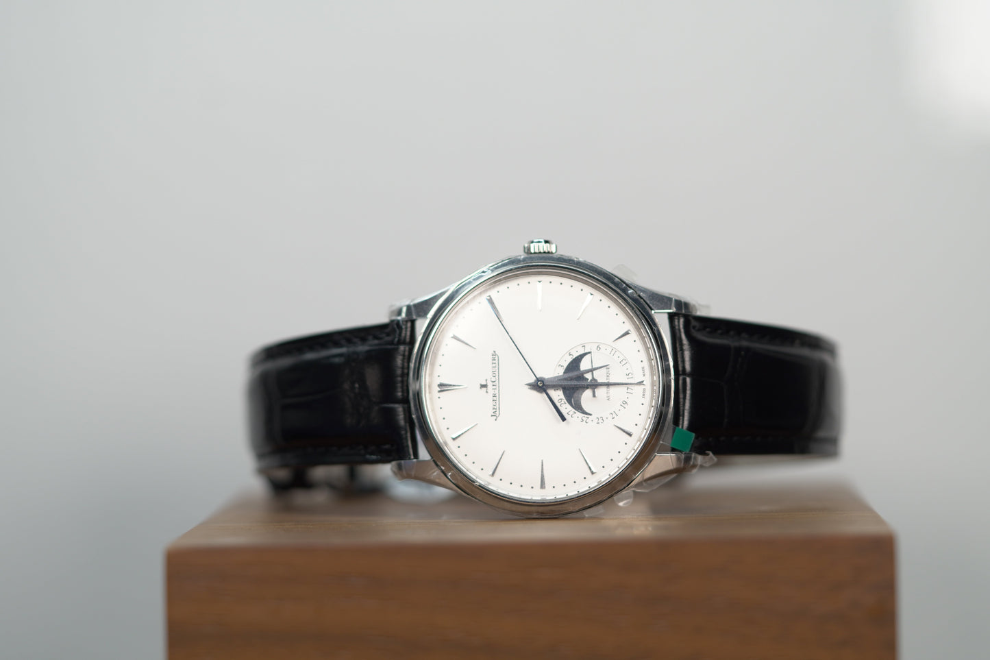 Jaeger-LeCoultre Master Ultra Thin Date 39 mm Silvered Grey Dial Stainless Steel   Leather Strap Q1238420