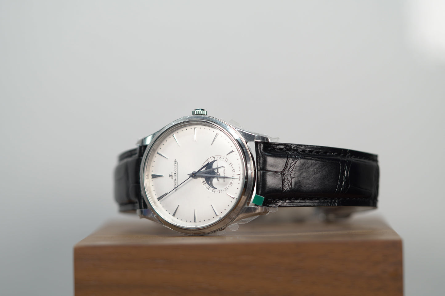 Jaeger-LeCoultre Master Ultra Thin Date 39 mm Silvered Grey Dial Stainless Steel   Leather Strap Q1238420