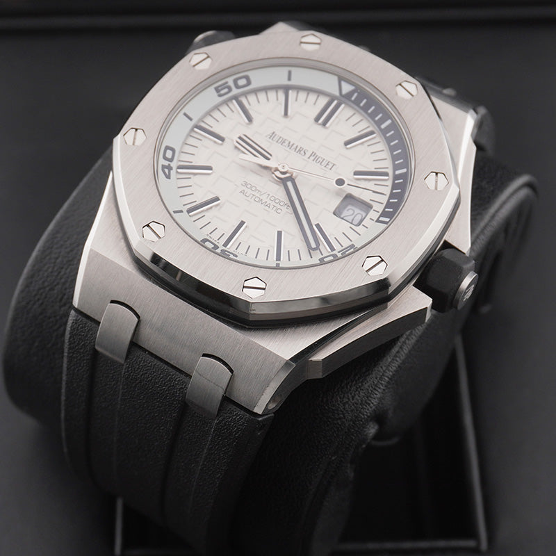 Audemars Piguet Royal Oak Offshore Diver 42mm 15710ST White / Black Dial Pre-Owned