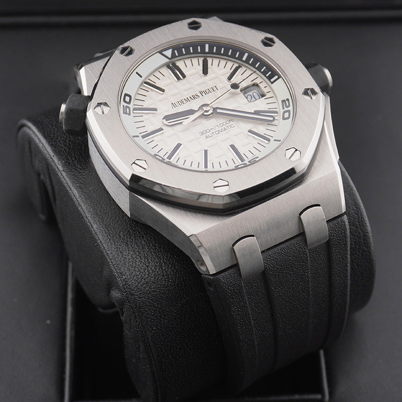 Audemars Piguet Royal Oak Offshore Diver 42mm 15710ST White / Black Dial Pre-Owned