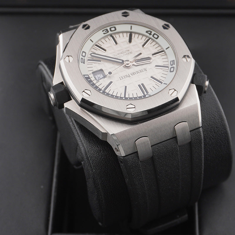 Audemars Piguet Royal Oak Offshore Diver 42mm 15710ST White / Black Dial Pre-Owned