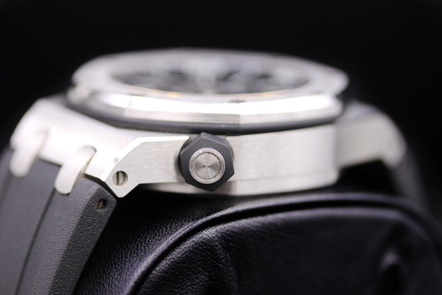 Audemars Piguet Royal Oak Offshore Diver 42mm 15703ST Black Dial Pre-Owned