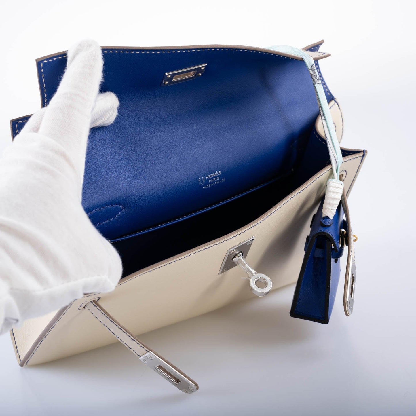 Hermès HSS Kelly Pochette Craie & Blue Electric Swift with Palladium Hardware - 2021, Z