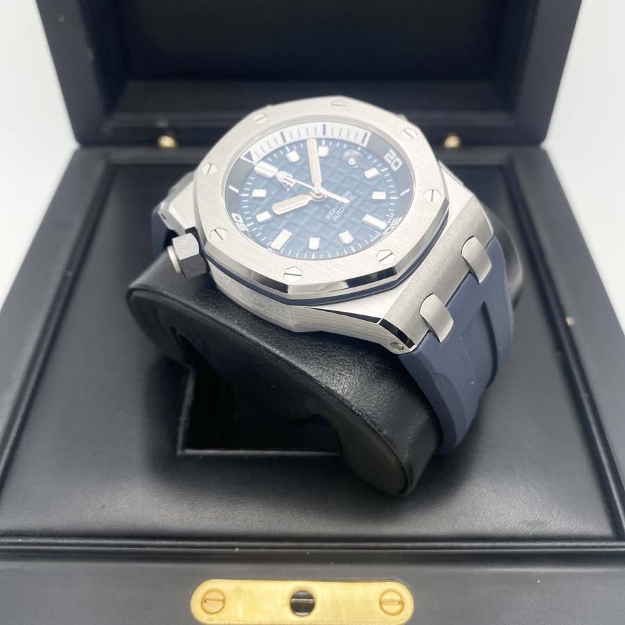 Audemars Piguet Royal Oak Offshore Diver 42mm 15720ST Blue Dial Pre-Owned