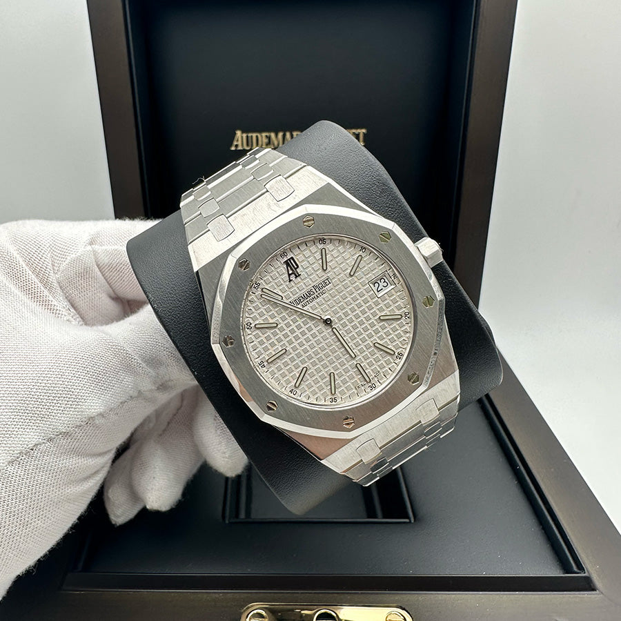 Audemars Piguet Royal Oak "Jumbo" Extra-Thin 39mm 15202ST.OO.0944ST.01 White Dial Pre-Owned