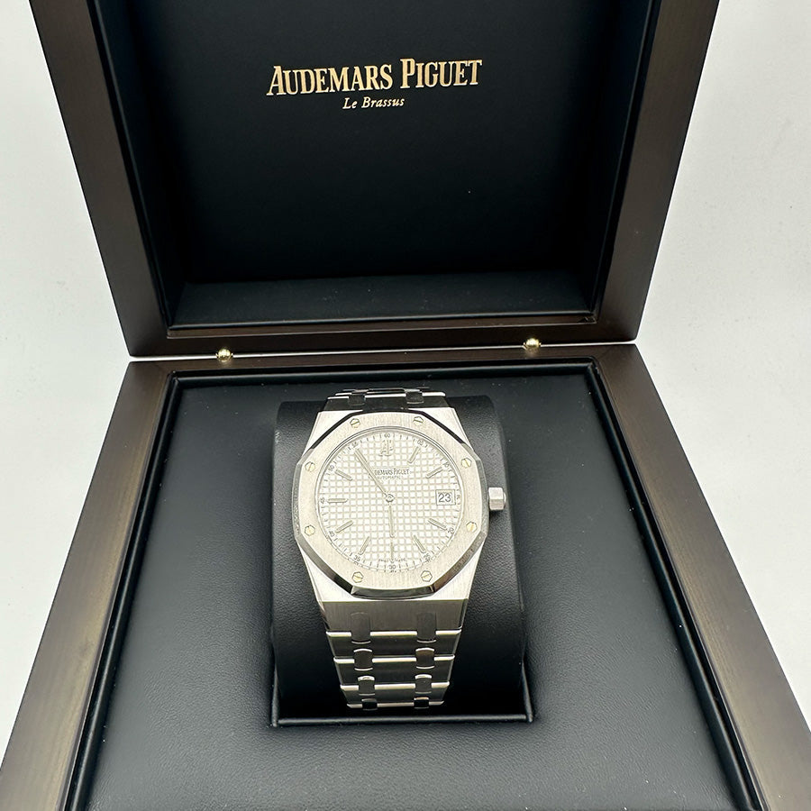 Audemars Piguet Royal Oak "Jumbo" Extra-Thin 39mm 15202ST.OO.0944ST.01 White Dial Pre-Owned