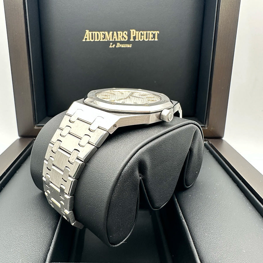 Audemars Piguet Royal Oak "Jumbo" Extra-Thin 39mm 15202ST.OO.0944ST.01 White Dial Pre-Owned