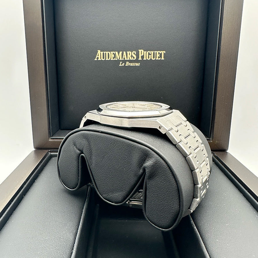 Audemars Piguet Royal Oak "Jumbo" Extra-Thin 39mm 15202ST.OO.0944ST.01 White Dial Pre-Owned